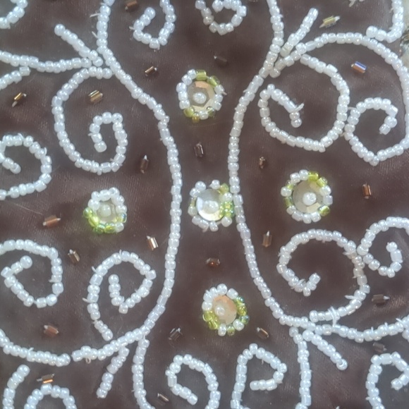 Beaded sequined clutch w hide and seek handle, goldtone snap closure/frame. - Picture 6 of 13